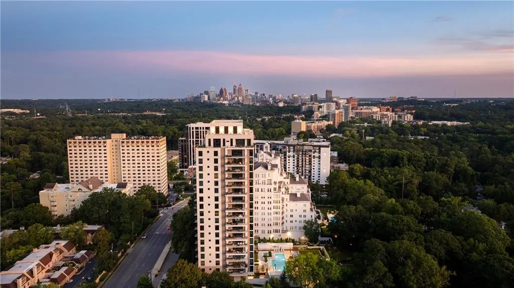2520 Peachtree Road Nw Unit 903, Atlanta, Georgia 30305, 2 Bedrooms Bedrooms, ,3 BathroomsBathrooms,Residential,For Sale,2520 Peachtree Road Nw Unit 903,7615319