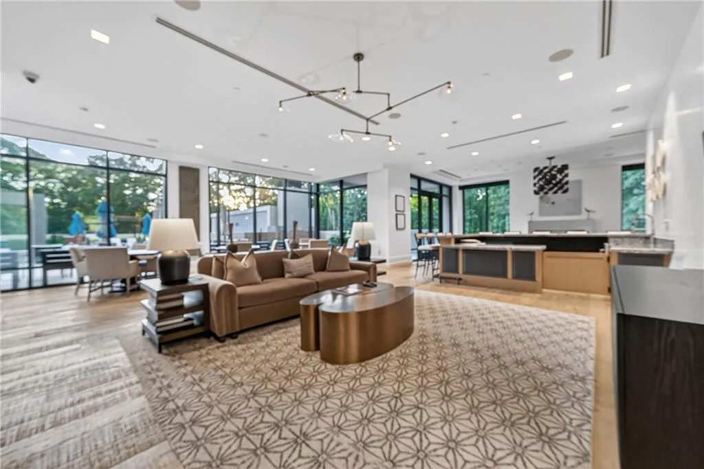 2520 Peachtree Road Nw Unit 903, Atlanta, Georgia 30305, 2 Bedrooms Bedrooms, ,3 BathroomsBathrooms,Residential,For Sale,2520 Peachtree Road Nw Unit 903,7615319