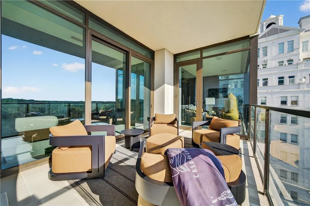2520 Peachtree Road Nw Unit 903, Atlanta, Georgia 30305, 2 Bedrooms Bedrooms, ,3 BathroomsBathrooms,Residential,For Sale,2520 Peachtree Road Nw Unit 903,7615319