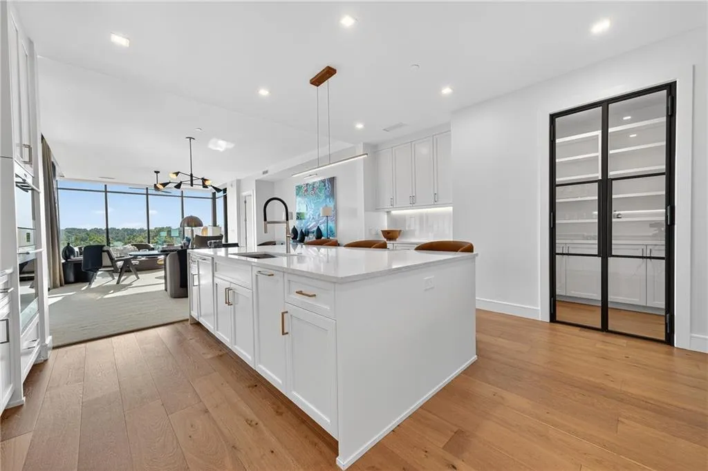 2520 Peachtree Road Nw Unit 903, Atlanta, Georgia 30305, 2 Bedrooms Bedrooms, ,3 BathroomsBathrooms,Residential,For Sale,2520 Peachtree Road Nw Unit 903,7615319