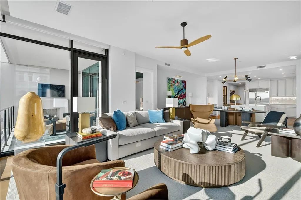 2520 Peachtree Road Nw Unit 903, Atlanta, Georgia 30305, 2 Bedrooms Bedrooms, ,3 BathroomsBathrooms,Residential,For Sale,2520 Peachtree Road Nw Unit 903,7615319