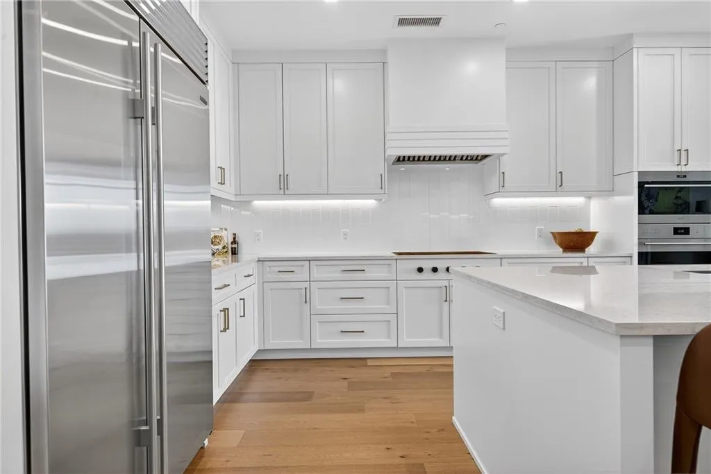 2520 Peachtree Road Nw Unit 903, Atlanta, Georgia 30305, 2 Bedrooms Bedrooms, ,3 BathroomsBathrooms,Residential,For Sale,2520 Peachtree Road Nw Unit 903,7615319