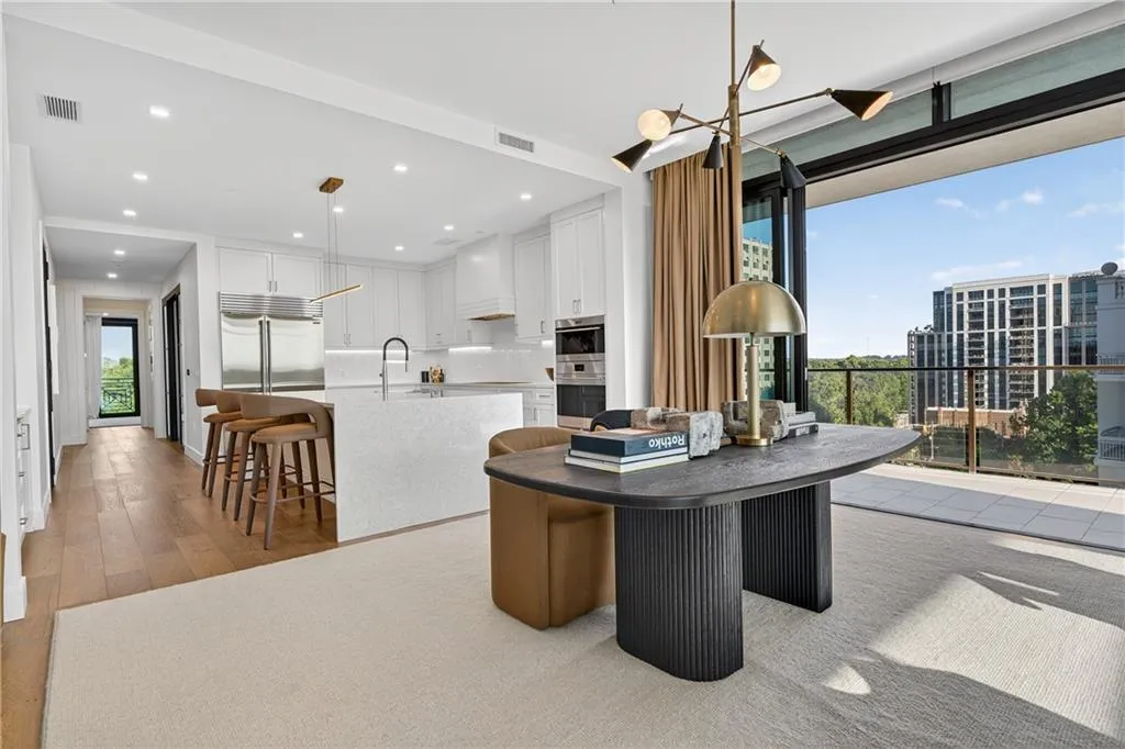 2520 Peachtree Road Nw Unit 903, Atlanta, Georgia 30305, 2 Bedrooms Bedrooms, ,3 BathroomsBathrooms,Residential,For Sale,2520 Peachtree Road Nw Unit 903,7615319