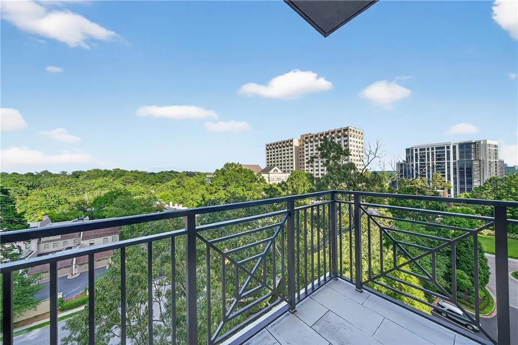 2520 Peachtree Road Nw Unit 903, Atlanta, Georgia 30305, 2 Bedrooms Bedrooms, ,3 BathroomsBathrooms,Residential,For Sale,2520 Peachtree Road Nw Unit 903,7615319