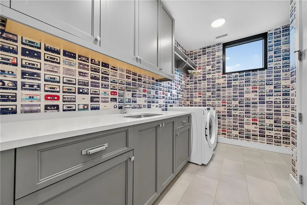 2520 Peachtree Road Nw Unit 903, Atlanta, Georgia 30305, 2 Bedrooms Bedrooms, ,3 BathroomsBathrooms,Residential,For Sale,2520 Peachtree Road Nw Unit 903,7615319
