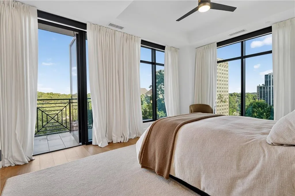 2520 Peachtree Road Nw Unit 903, Atlanta, Georgia 30305, 2 Bedrooms Bedrooms, ,3 BathroomsBathrooms,Residential,For Sale,2520 Peachtree Road Nw Unit 903,7615319