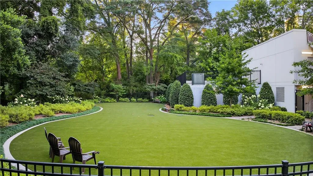2520 Peachtree Road Nw Unit 903, Atlanta, Georgia 30305, 2 Bedrooms Bedrooms, ,3 BathroomsBathrooms,Residential,For Sale,2520 Peachtree Road Nw Unit 903,7615319