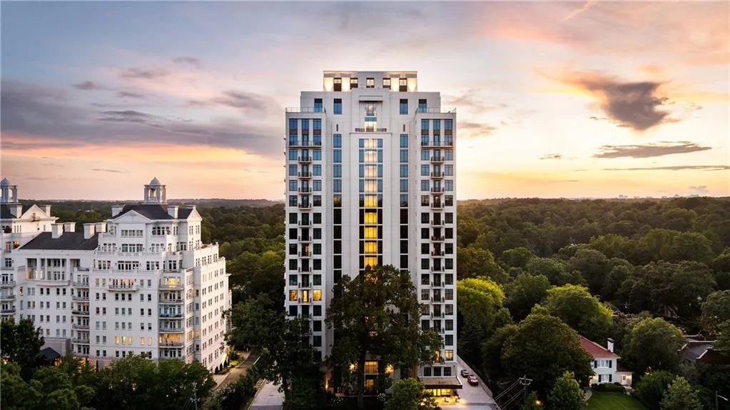 2520 Peachtree Road Nw Unit 903, Atlanta, Georgia 30305, 2 Bedrooms Bedrooms, ,3 BathroomsBathrooms,Residential,For Sale,2520 Peachtree Road Nw Unit 903,7615319