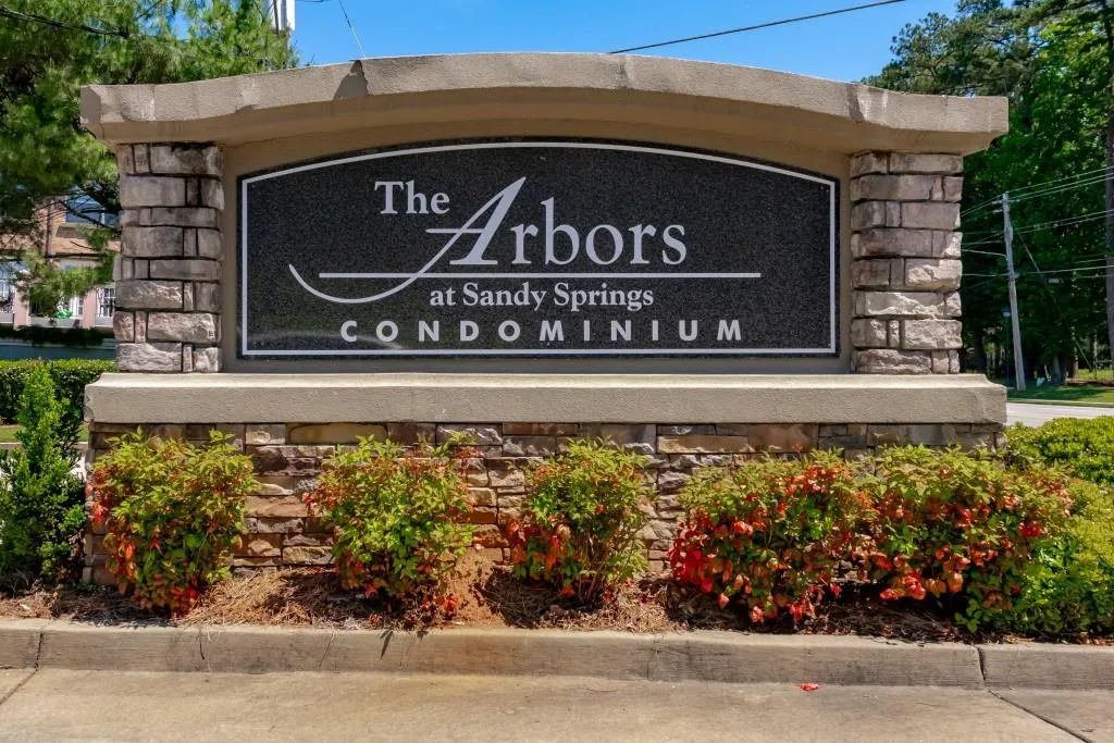 6940 Roswell Road Unit 8e, Sandy Springs, Georgia 30328, 2 Bedrooms Bedrooms, ,1 BathroomBathrooms,Residential,Sold,6940 Roswell Road Unit 8e,6989019
