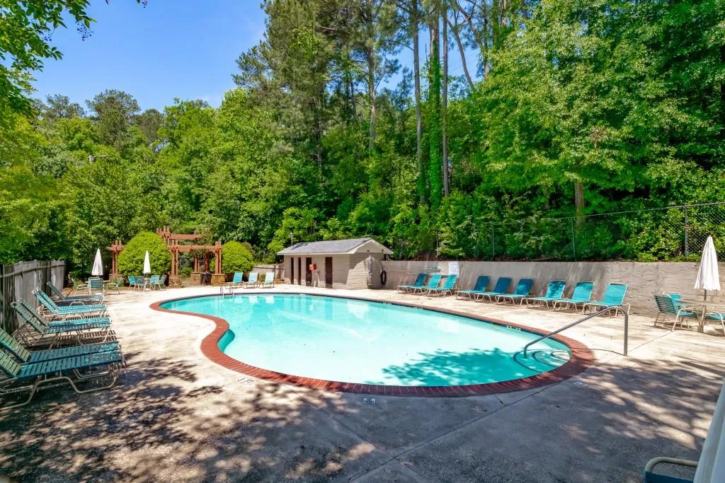 6940 Roswell Road Unit 8e, Sandy Springs, Georgia 30328, 2 Bedrooms Bedrooms, ,1 BathroomBathrooms,Residential,Sold,6940 Roswell Road Unit 8e,6989019