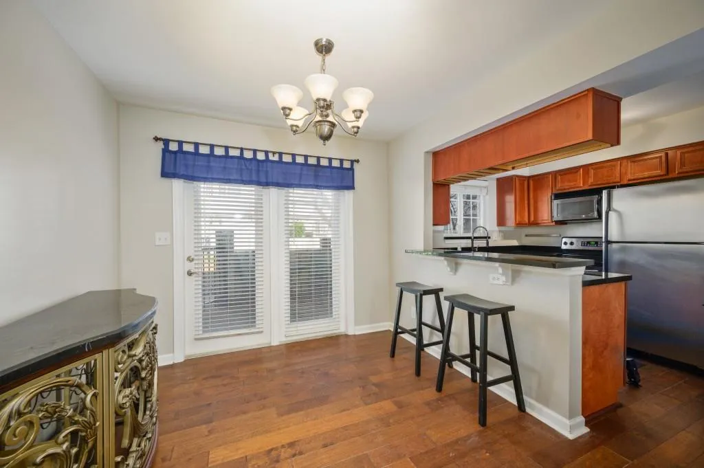 6940 Roswell Road Unit 8e, Sandy Springs, Georgia 30328, 2 Bedrooms Bedrooms, ,1 BathroomBathrooms,Residential,Sold,6940 Roswell Road Unit 8e,6989019