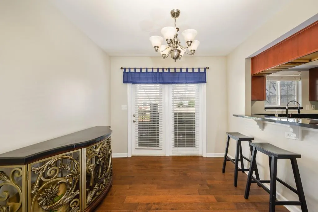 6940 Roswell Road Unit 8e, Sandy Springs, Georgia 30328, 2 Bedrooms Bedrooms, ,1 BathroomBathrooms,Residential,Sold,6940 Roswell Road Unit 8e,6989019