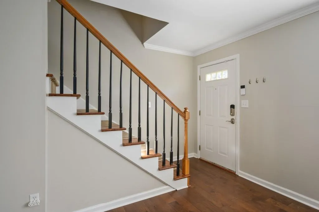 6940 Roswell Road Unit 8e, Sandy Springs, Georgia 30328, 2 Bedrooms Bedrooms, ,1 BathroomBathrooms,Residential,Sold,6940 Roswell Road Unit 8e,6989019