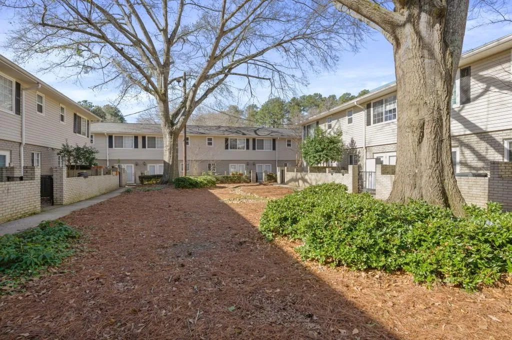 6940 Roswell Road Unit 8e, Sandy Springs, Georgia 30328, 2 Bedrooms Bedrooms, ,1 BathroomBathrooms,Residential,Sold,6940 Roswell Road Unit 8e,6989019