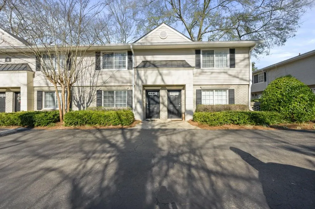 6940 Roswell Road Unit 8e, Sandy Springs, Georgia 30328, 2 Bedrooms Bedrooms, ,1 BathroomBathrooms,Residential,Sold,6940 Roswell Road Unit 8e,6989019