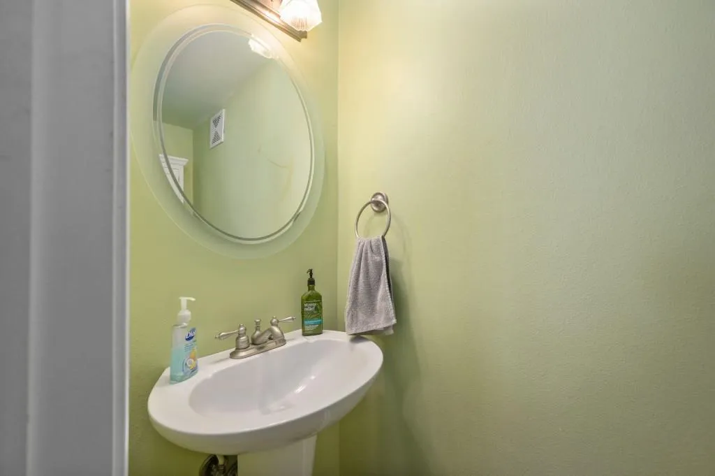 6940 Roswell Road Unit 8e, Sandy Springs, Georgia 30328, 2 Bedrooms Bedrooms, ,1 BathroomBathrooms,Residential,Sold,6940 Roswell Road Unit 8e,6989019