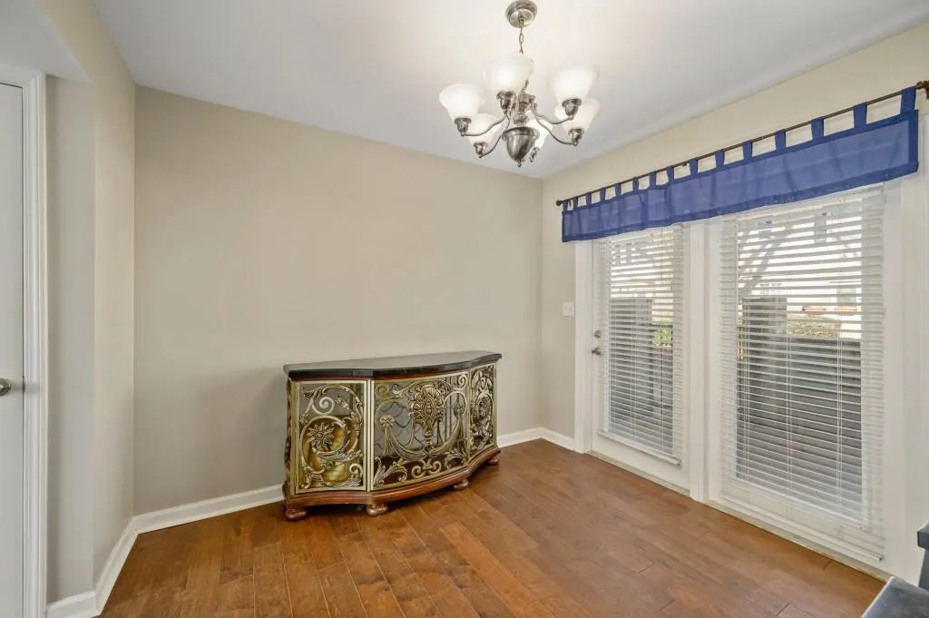 6940 Roswell Road Unit 8e, Sandy Springs, Georgia 30328, 2 Bedrooms Bedrooms, ,1 BathroomBathrooms,Residential,Sold,6940 Roswell Road Unit 8e,6989019