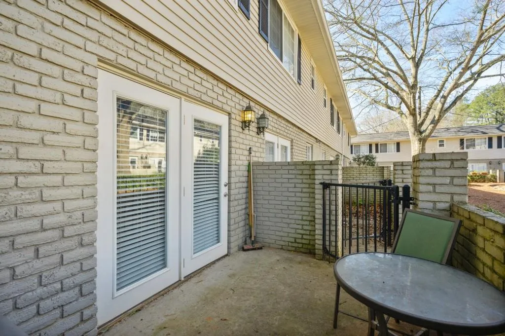 6940 Roswell Road Unit 8e, Sandy Springs, Georgia 30328, 2 Bedrooms Bedrooms, ,1 BathroomBathrooms,Residential,Sold,6940 Roswell Road Unit 8e,6989019