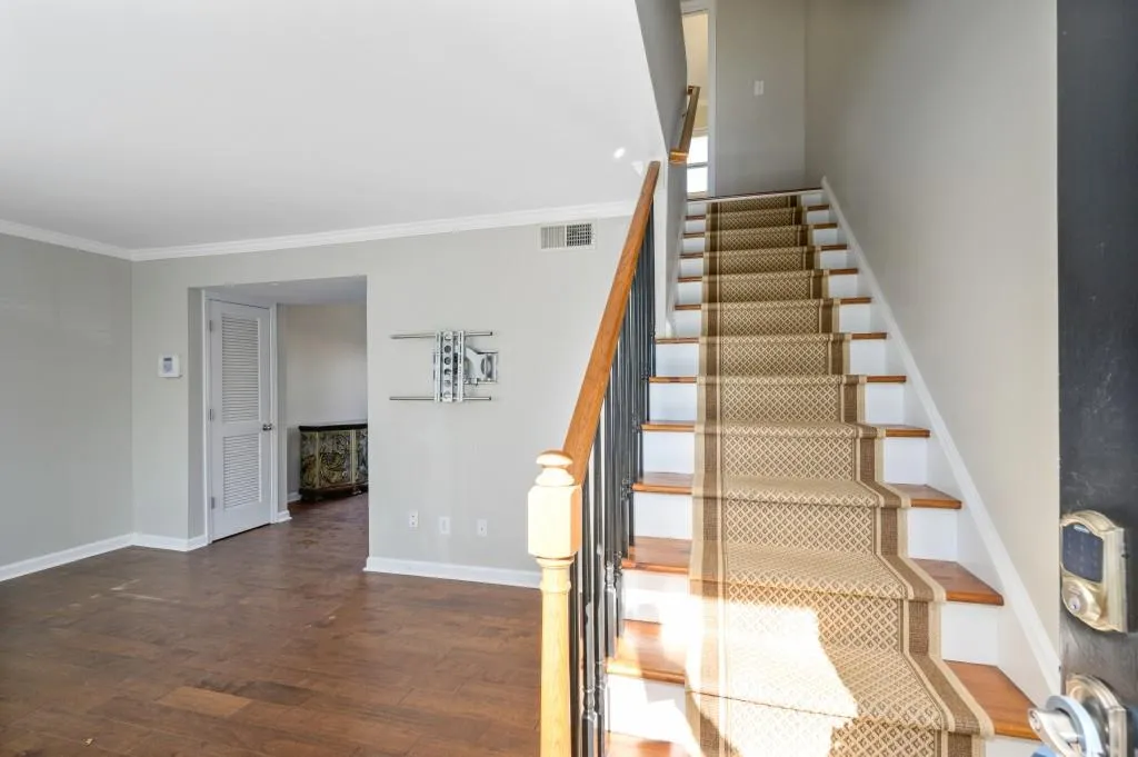 6940 Roswell Road Unit 8e, Sandy Springs, Georgia 30328, 2 Bedrooms Bedrooms, ,1 BathroomBathrooms,Residential,Sold,6940 Roswell Road Unit 8e,6989019