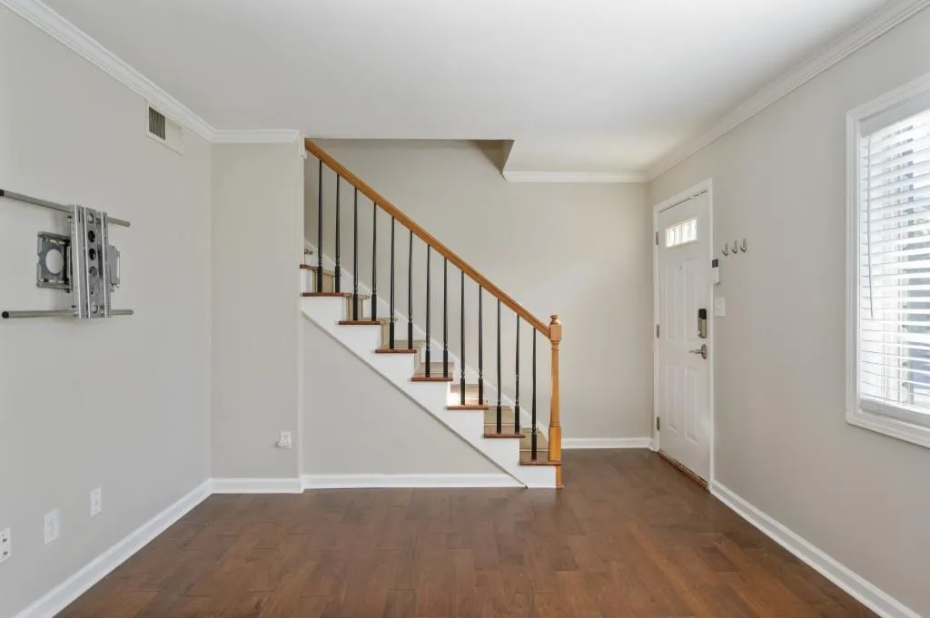 6940 Roswell Road Unit 8e, Sandy Springs, Georgia 30328, 2 Bedrooms Bedrooms, ,1 BathroomBathrooms,Residential,Sold,6940 Roswell Road Unit 8e,6989019