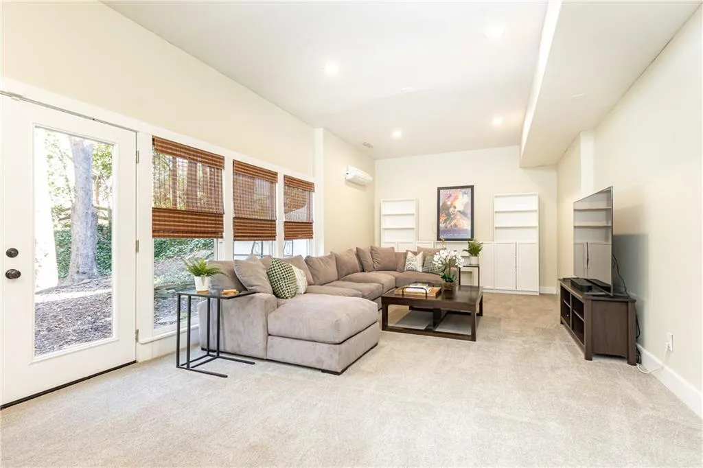 34 Greenland Trace, Atlanta, Georgia 30342, 4 Bedrooms Bedrooms, ,4 BathroomsBathrooms,Residential,Sold,34 Greenland Trace,7542955