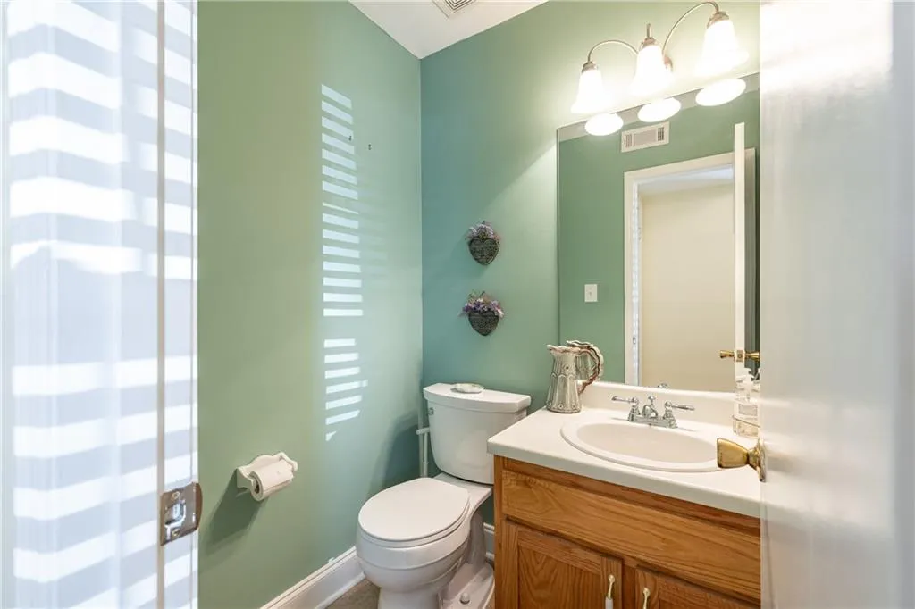 7750 Roswell Road Unit 9g, Sandy Springs, Georgia 30350, 3 Bedrooms Bedrooms, ,2 BathroomsBathrooms,Residential,For Sale,7750 Roswell Road Unit 9g,7699628