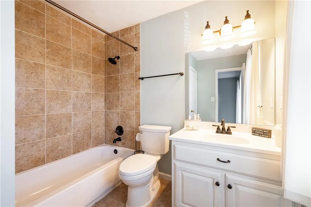 7750 Roswell Road Unit 9g, Sandy Springs, Georgia 30350, 3 Bedrooms Bedrooms, ,2 BathroomsBathrooms,Residential,For Sale,7750 Roswell Road Unit 9g,7699628