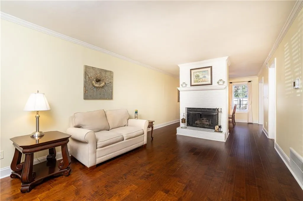 7750 Roswell Road Unit 9g, Sandy Springs, Georgia 30350, 3 Bedrooms Bedrooms, ,2 BathroomsBathrooms,Residential,For Sale,7750 Roswell Road Unit 9g,7699628