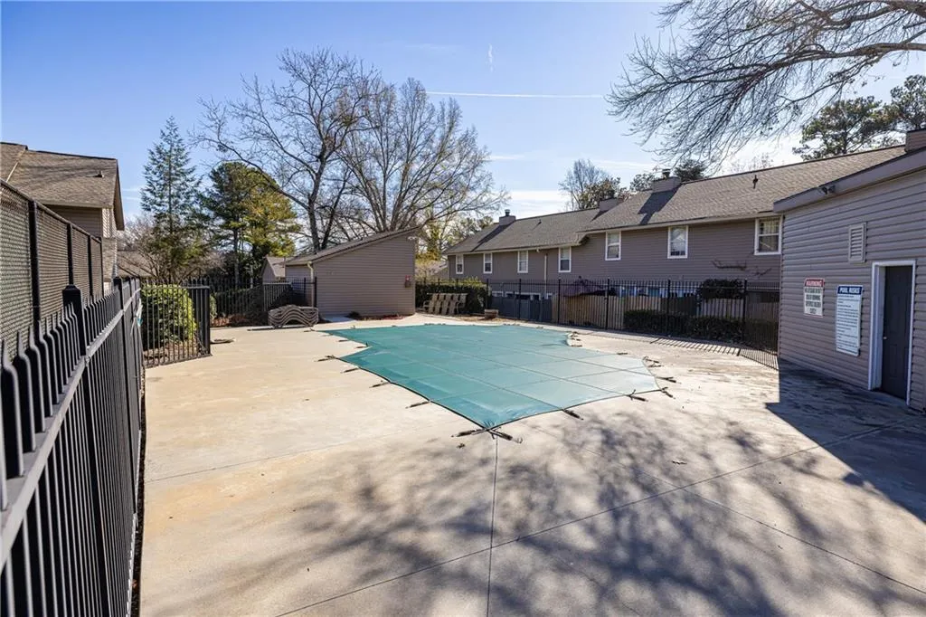 7750 Roswell Road Unit 9g, Sandy Springs, Georgia 30350, 3 Bedrooms Bedrooms, ,2 BathroomsBathrooms,Residential,For Sale,7750 Roswell Road Unit 9g,7699628