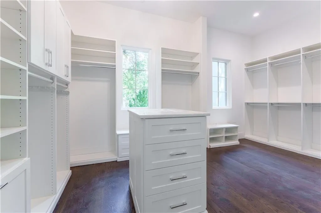 1107 E Beechwood Drive Nw, Atlanta, Georgia 30327, 5 Bedrooms Bedrooms, ,6 BathroomsBathrooms,Residential,For Sale,1107 E Beechwood Drive Nw,7613904