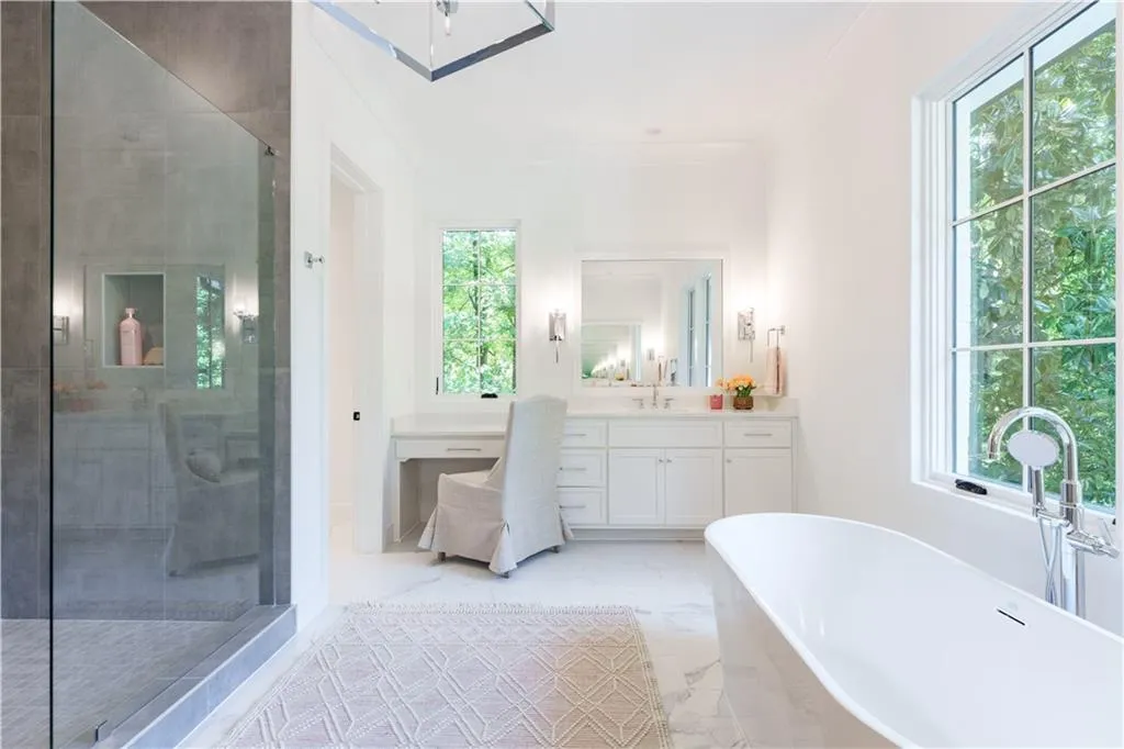 Upper Level - 2nd primary bathroom in 