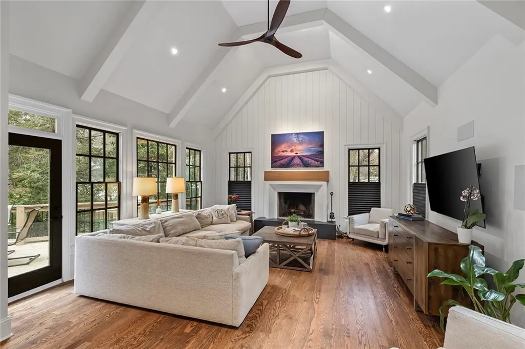 590 Windsor Parkway, Atlanta, Georgia 30342, 6 Bedrooms Bedrooms, ,5 BathroomsBathrooms,Residential,For Sale,590 Windsor Parkway,7744189