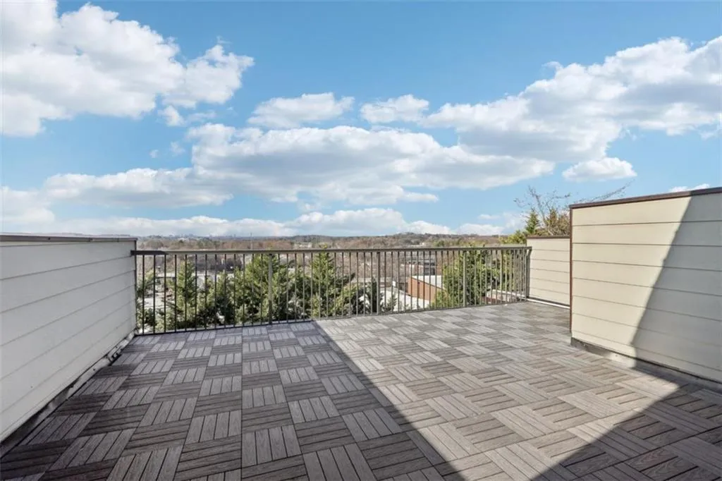 1199 Huff Road Unit 121, Atlanta, Georgia 30318, 3 Bedrooms Bedrooms, ,3 BathroomsBathrooms,Residential,For Sale,1199 Huff Road Unit 121,7541203