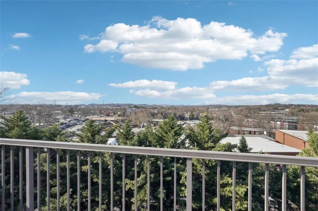 1199 Huff Road Unit 121, Atlanta, Georgia 30318, 3 Bedrooms Bedrooms, ,3 BathroomsBathrooms,Residential,For Sale,1199 Huff Road Unit 121,7541203