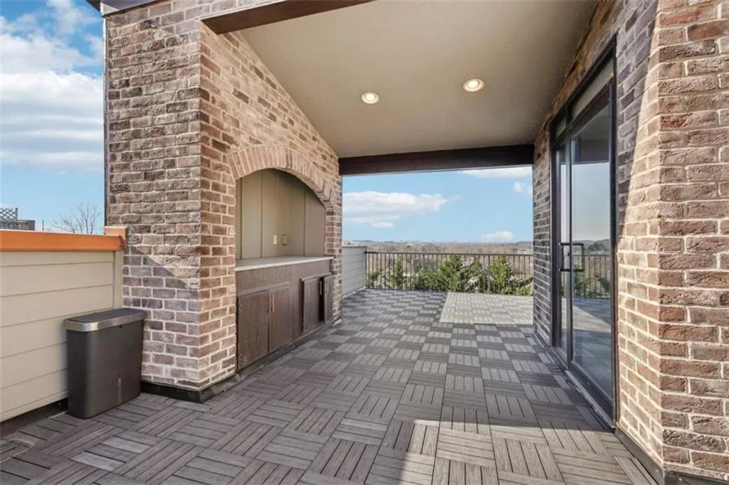1199 Huff Road Unit 121, Atlanta, Georgia 30318, 3 Bedrooms Bedrooms, ,3 BathroomsBathrooms,Residential,For Sale,1199 Huff Road Unit 121,7541203