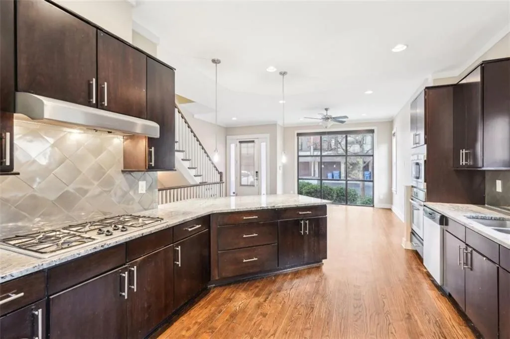 1199 Huff Road Unit 121, Atlanta, Georgia 30318, 3 Bedrooms Bedrooms, ,3 BathroomsBathrooms,Residential,For Sale,1199 Huff Road Unit 121,7541203
