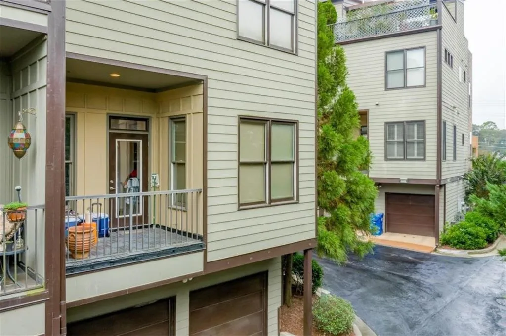 1199 Huff Road Unit 121, Atlanta, Georgia 30318, 3 Bedrooms Bedrooms, ,3 BathroomsBathrooms,Residential,For Sale,1199 Huff Road Unit 121,7541203