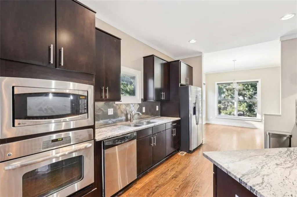 1199 Huff Road Unit 121, Atlanta, Georgia 30318, 3 Bedrooms Bedrooms, ,3 BathroomsBathrooms,Residential,For Sale,1199 Huff Road Unit 121,7541203