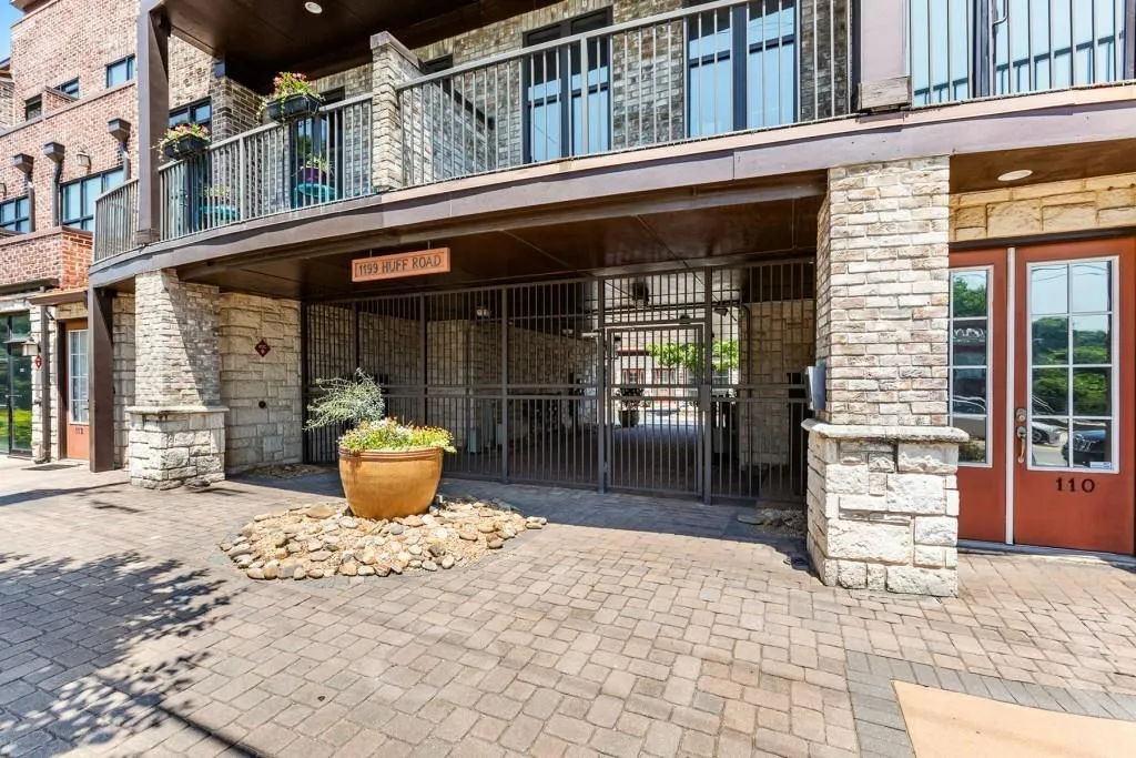 1199 Huff Road Unit 121, Atlanta, Georgia 30318, 3 Bedrooms Bedrooms, ,3 BathroomsBathrooms,Residential,For Sale,1199 Huff Road Unit 121,7541203