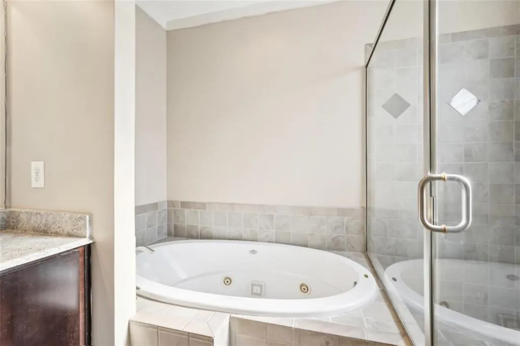 1199 Huff Road Unit 121, Atlanta, Georgia 30318, 3 Bedrooms Bedrooms, ,3 BathroomsBathrooms,Residential,For Sale,1199 Huff Road Unit 121,7541203