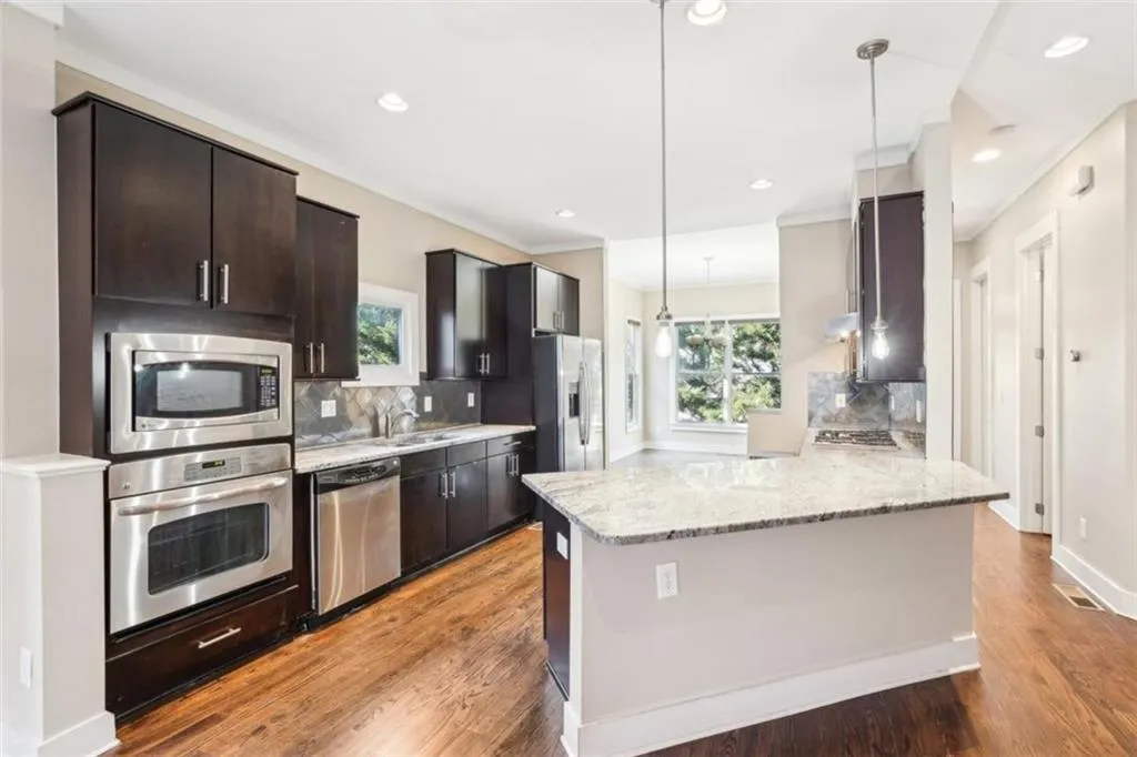 1199 Huff Road Unit 121, Atlanta, Georgia 30318, 3 Bedrooms Bedrooms, ,3 BathroomsBathrooms,Residential,For Sale,1199 Huff Road Unit 121,7541203