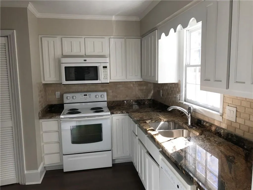 6520 Roswell Road Unit 90, Atlanta, Georgia 30328, 3 Bedrooms Bedrooms, ,2 BathroomsBathrooms,Residential,Sold,6520 Roswell Road Unit 90,5933108