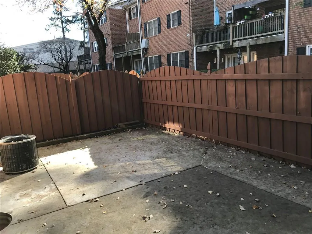 6520 Roswell Road Unit 90, Atlanta, Georgia 30328, 3 Bedrooms Bedrooms, ,2 BathroomsBathrooms,Residential,Sold,6520 Roswell Road Unit 90,5933108