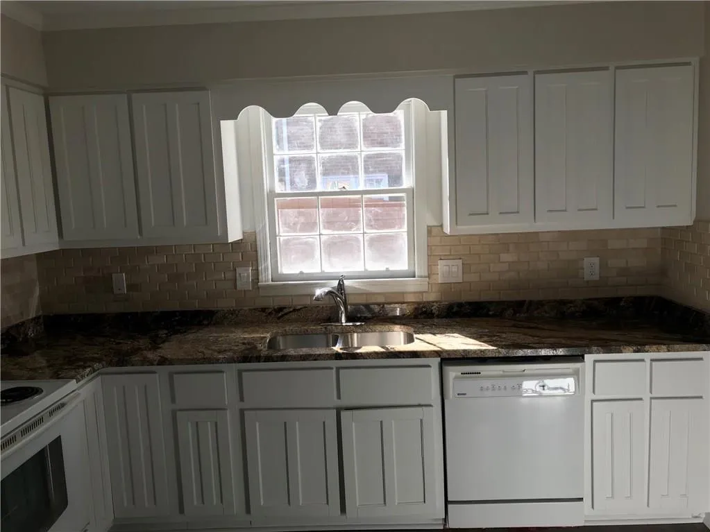 6520 Roswell Road Unit 90, Atlanta, Georgia 30328, 3 Bedrooms Bedrooms, ,2 BathroomsBathrooms,Residential,Sold,6520 Roswell Road Unit 90,5933108