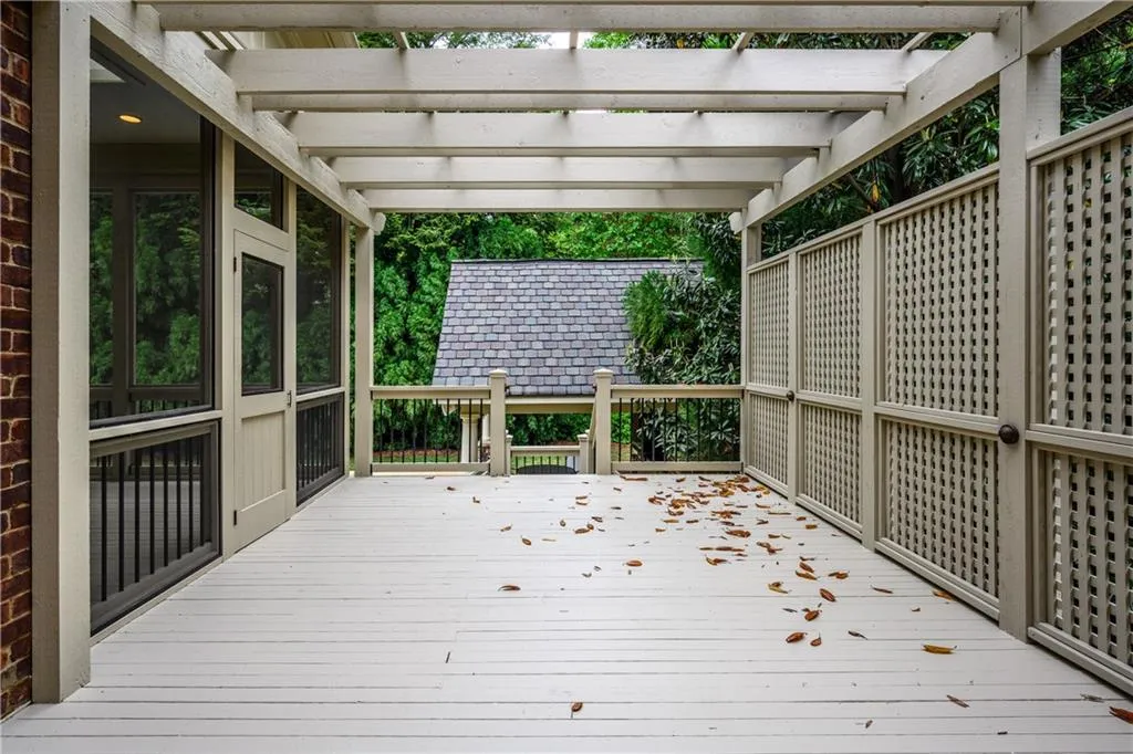 25 Brookside Walk, Atlanta, Georgia 30342, 6 Bedrooms Bedrooms, ,6 BathroomsBathrooms,Residential,Sold,25 Brookside Walk,6881513
