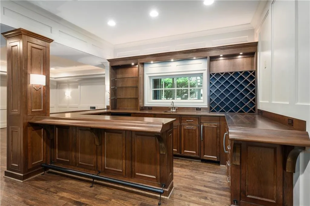25 Brookside Walk, Atlanta, Georgia 30342, 6 Bedrooms Bedrooms, ,6 BathroomsBathrooms,Residential,Sold,25 Brookside Walk,6881513