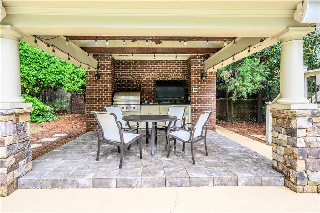 25 Brookside Walk, Atlanta, Georgia 30342, 6 Bedrooms Bedrooms, ,6 BathroomsBathrooms,Residential,Sold,25 Brookside Walk,6881513