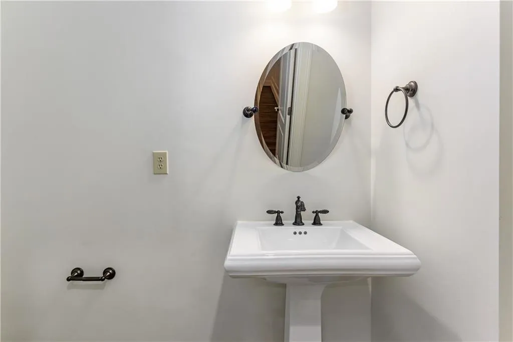 25 Brookside Walk, Atlanta, Georgia 30342, 6 Bedrooms Bedrooms, ,6 BathroomsBathrooms,Residential,Sold,25 Brookside Walk,6881513