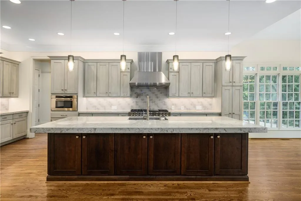 25 Brookside Walk, Atlanta, Georgia 30342, 6 Bedrooms Bedrooms, ,6 BathroomsBathrooms,Residential,Sold,25 Brookside Walk,6881513