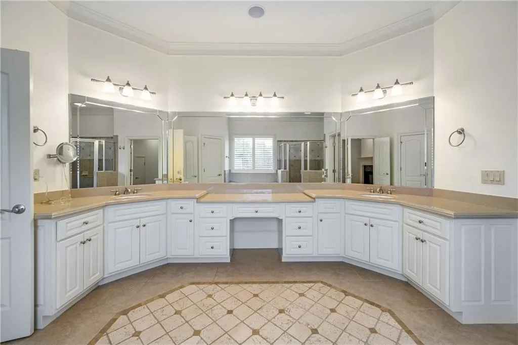 25 Brookside Walk, Atlanta, Georgia 30342, 6 Bedrooms Bedrooms, ,6 BathroomsBathrooms,Residential,Sold,25 Brookside Walk,6881513
